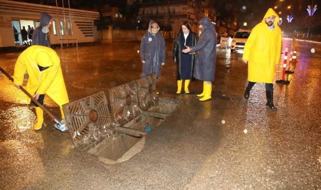 Şanlıurfa'da Sağanak Yağışla Mücadele: Ekipler Gece Boyunca Sahada