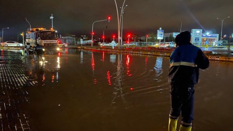 Şanlıurfa'da Sağanak Yağışlara Karşı Belediyeden 7/24 Çalışma