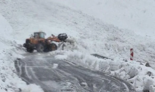 Şırnak-Hakkari Yolunda Çığ Tehlikesi: 40 Yolcu Kurtarılıyor
