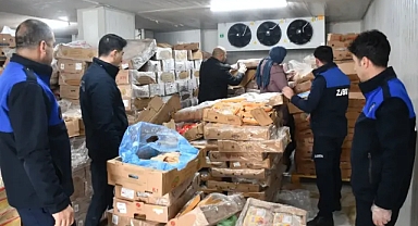 Siverek’te skandal! 50 ton son kullanma tarihi geçmiş tavuk ele geçirildi