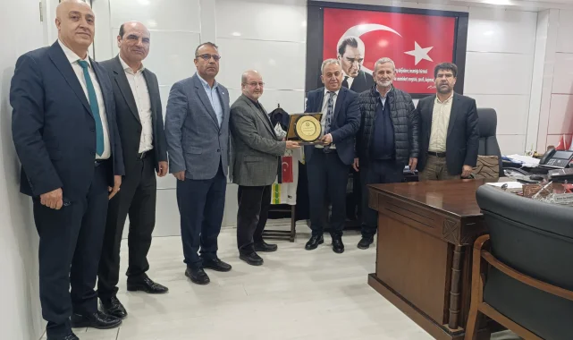 Suruç'ta Gazze Yardımları Nedeniyle Osman Gerem'e Plaket Verildi