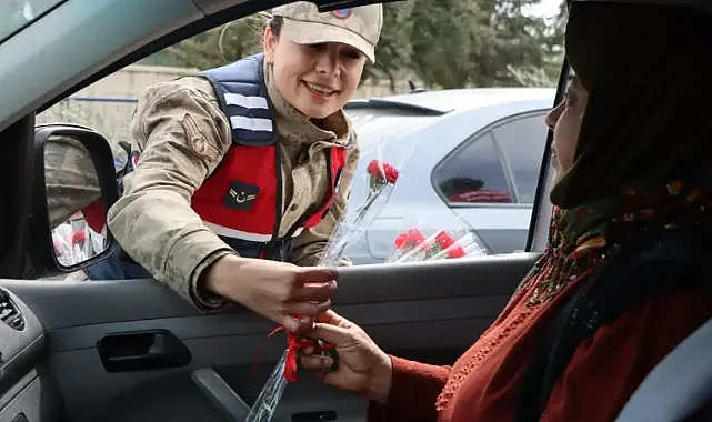Urfa’da jandarma kadınları unutmadı!