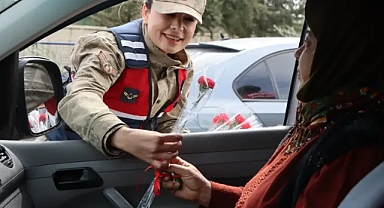 Urfa’da jandarma kadınları unutmadı!