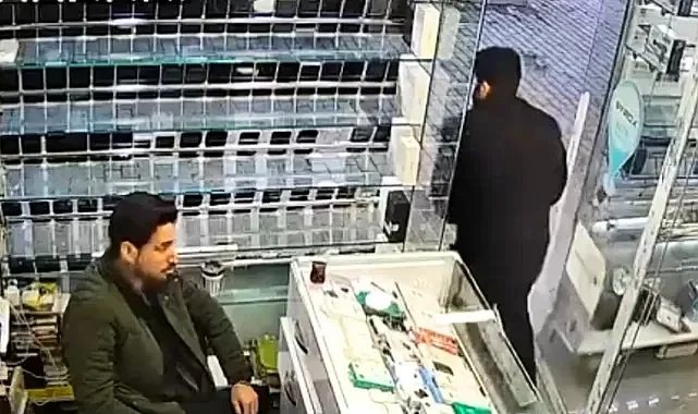 Urfa'daki telefoncuda hırsızlık! İşte saniye saniye yaşananlar!