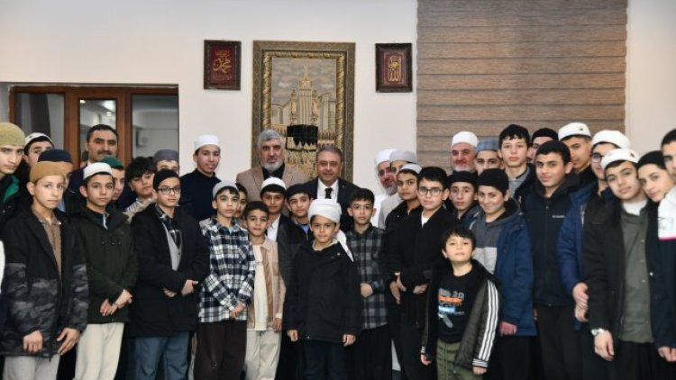 Vali Hasan Işıldak, Kadir Gecesi'nde Kur'an Kursu Öğrencileriyle Buluştu