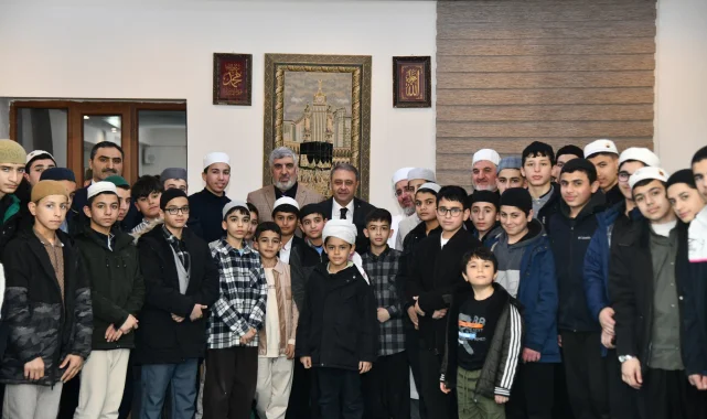 Vali Hasan Işıldak, Kadir Gecesi'nde Kur'an Kursu Öğrencileriyle Buluştu