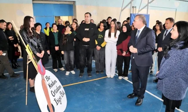 Vali Ziya Polat, "Bir Şiir, Bir Resim, Bir Kadın" etkinliğine katıldı