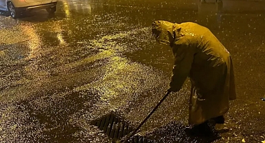 Viranşehir’de Sel Teyakkuzu: Belediye Ekipleri Gece Boyu Sahadaydı