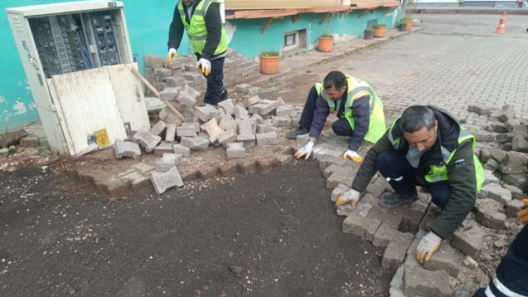 Viranşehir'de Fen İşleri Ekiplerinden Yenişehir'de Parke Taşı Onarımı
