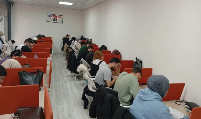 Viranşehir'de Gençlerden Deneme Sınavına Yoğun İlgi