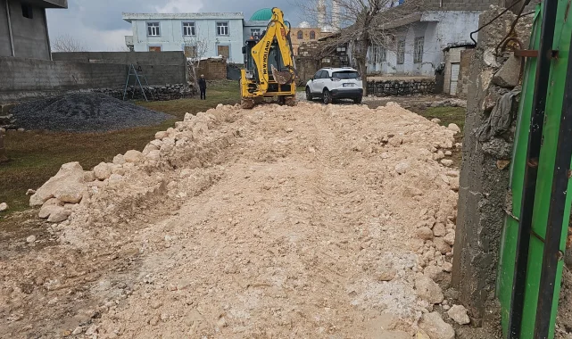 Viranşehir'de Sel Nedeniyle Kapanan Yol Açıldı, Sağlık Hizmetine Kesintisiz Erişim Sağlandı