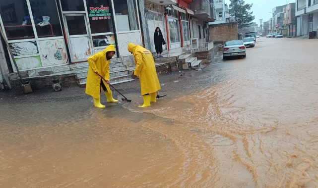 Viranşehir'de Yoğun Yağış Sonrası Ekipler Temizlik ve Kontrol Çalışmalarını Sürdürüyor