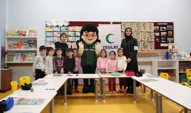 Yeşilay'ın 106. kuruluş yıldönümünde ilk ders zili bağımsız bir gelecek için çaldı