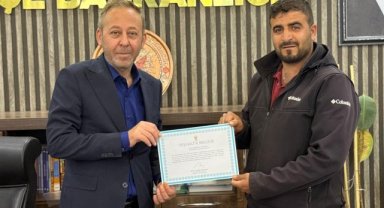 AK Parti Akçakale'de Mehmet Ceylan'a Teşekkür Belgesi Verildi