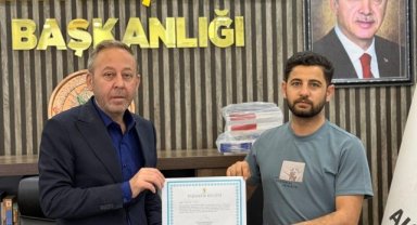 AK Parti Akçakale'de Tamer Tur'a Teşekkür Belgesi Verildi