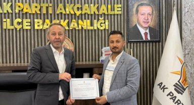AK Parti Akçakale'de Teşekkür Belgesi Takdimi: Yiğittekin'e İlçe Başkanı Sabuncu'dan Ödül