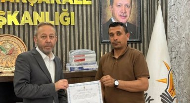 AK Parti Akçakale'de Üyeye Teşekkür Belgesi Takdim Edildi