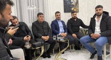 AK Parti Karaköprü'de Mahalle Toplantısı: Başkan Çelik Sahada Vatandaşlarla Buluştu