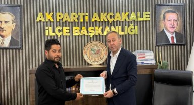 Akçakale'de Gençlik Kolları Mahalle Başkanı'na Teşekkür Belgesi Verildi