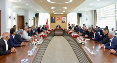 Başkan Gülpınar, Suruç Muhtarlarıyla Buluştu: İhtiyaçlar ve Talepler Masaya Yatırıldı