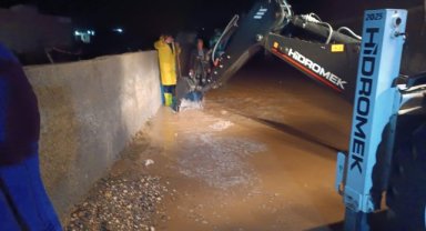 Birecik'te Yağışlara Karşı Hızlı Müdahale: Fen İşleri Ekipleri Sahada