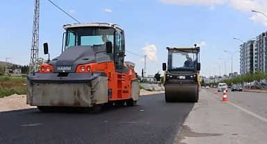 Büyükşehir Buluntu Hoca Bulvarı’nda Asfalt Atağını Sürdürüyor