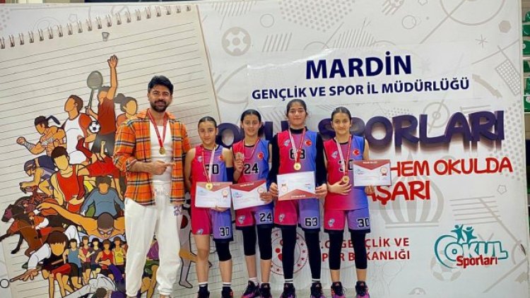 Eyyüp Göncü Ortaokulu Basketbol Takımı Bölge Şampiyonu Oldu