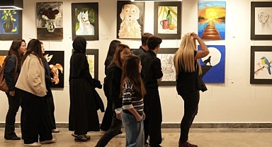 Genç sanatçılara ücretsiz sergi imkanı