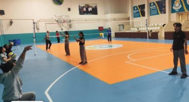 Haliliye'de Gençler Voleybol Kurslarıyla Sporla Buluşuyor