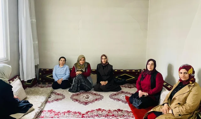 Hilvan'da AK Parti Kadın Kolları'ndan Hane Ziyaretleri