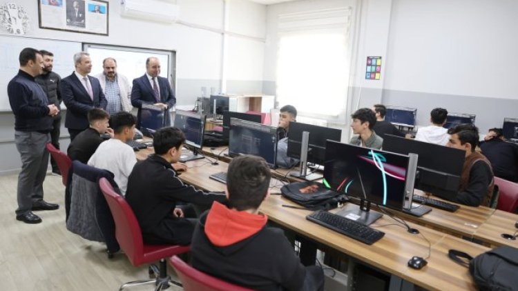 Karaköprü Belediye Başkanı Nihat Çiftçi, Mesleki Liseli Öğrencilerle Buluştu