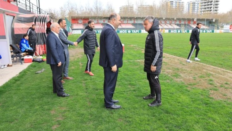Karaköprü Belediye Başkanı Nihat Çiftçi'den Antrenman Ziyareti ve Maç Desteği