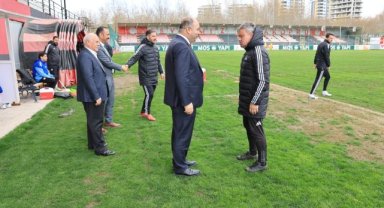 Karaköprü Belediye Başkanı Nihat Çiftçi'den Antrenman Ziyareti ve Maç Desteği