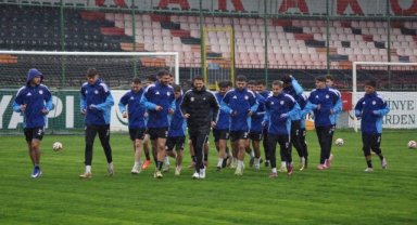 Karaköprü Belediyespor Yoğun Yağış Altında Antrenman Yaptı