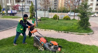 Karaköprü Parkları Yaza Hazırlanıyor: Ekipler Çalışmalara Devam Ediyor