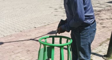 Karaköprü'de Parklardaki Oturma Grupları ve Çöp Konteynerlerinde Bakım Çalışmaları Devam Ediyor