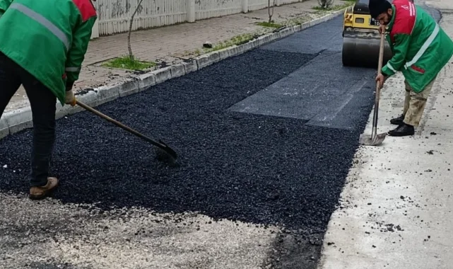 Karaköprü'de Yağmur Sonrası Yol Bakım ve Onarım Çalışmaları Devam Ediyor