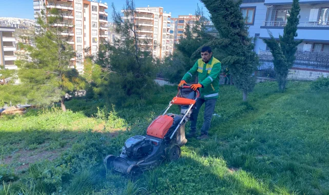 Karaköprü'de Yeşil Alanlar İçin Kapsamlı Bakım Çalışmaları Devam Ediyor
