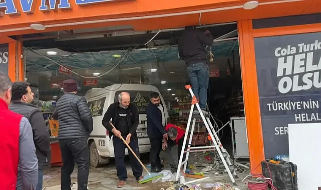 Şanlıurfa’da kontrolden çıkan araç markete daldı!