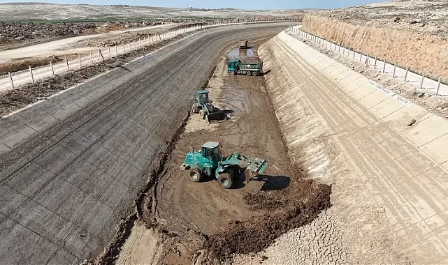 Şanlıurfa’da makinalı çalışmalar hız kesmeden devam ediyor