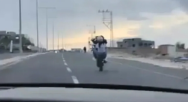 Şanlıurfa’da tehlikeli motosiklet sürüşü kamerada!