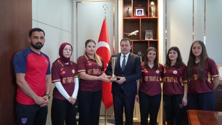 Şanlıurfa Ticaret Odası Başkanı Yetim, Kadın Hokey Takımını Ağırladı