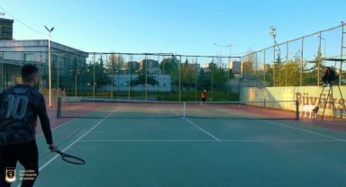 Şanlıurfa'da 23 Nisan Tenis Turnuvası Başladı: Gençler Sahada Ter Döküyor