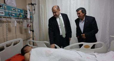Şanlıurfa'da Okula Saldırı: Belediye Başkanı Yaralı Öğrenciyi Ziyaret Etti