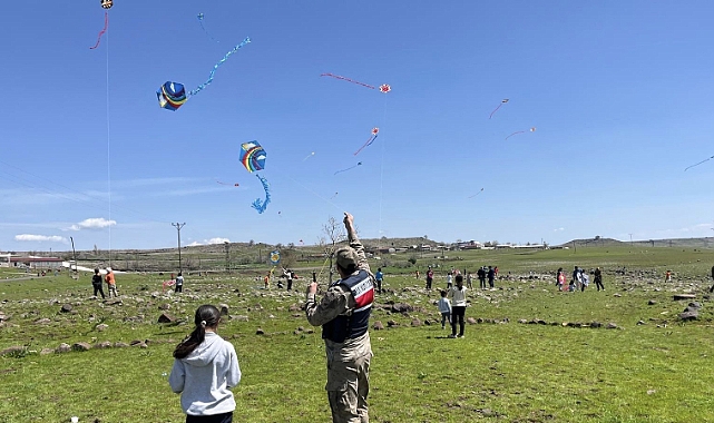 Siverek’te gökyüzü rengarenk oldu 