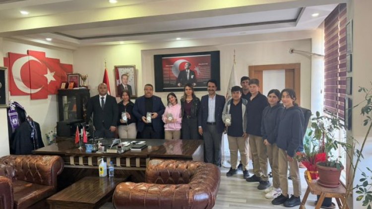 Sultan Alparslan MTAL'den İlçe Milli Eğitim Müdürü'ne Adaçayı Takdimi