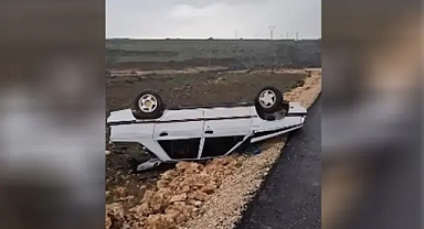 Urfa’nın ilçesinde kaza! Otomobil takla attı!
