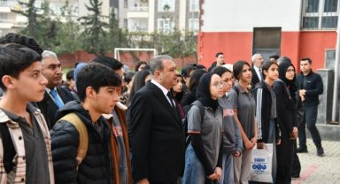 Vali Işıldak'tan Okul Ziyaretleri: Öğrenciler ve Öğretmenlerle Buluştu