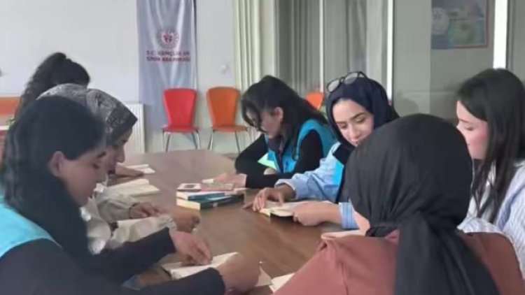 Viranşehir Gençlik Merkezi'nde Öğrencilere Dopdolu Spor Etkinlikleri