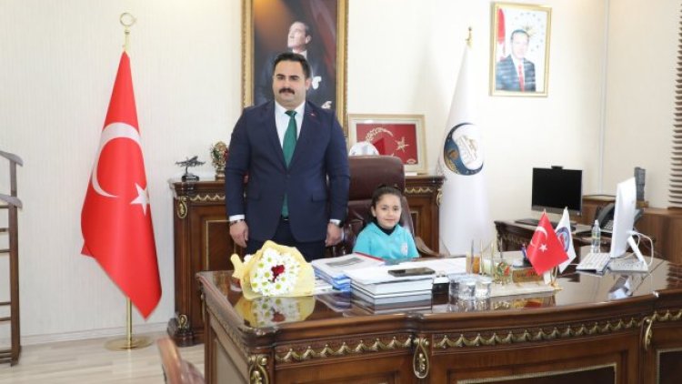 Viranşehir Kaymakamı Kemal Ülkü, 23 Nisan'da Makam Koltuğunu Öğrencilere Devretti